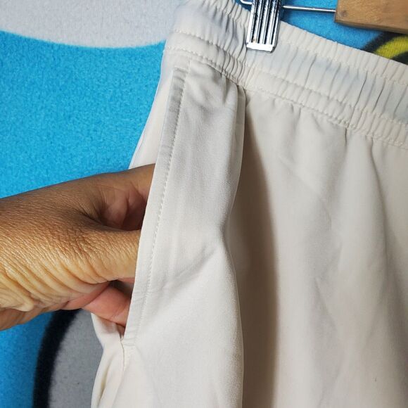 Banana Republic Beige Shorts Size Large NWT Reg $55.00 - Picture 2 of 9